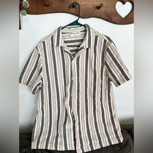 No Boundaries Men's Black and Cream Striped Shirt